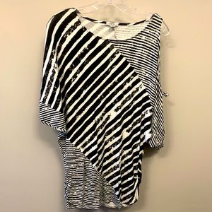 Caché cold shoulder top